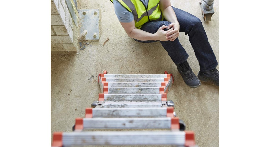 https://www.goodtogosafety.co.uk/image/cache/catalog/Blog/Fall-from-Ladder-1100x600.jpg