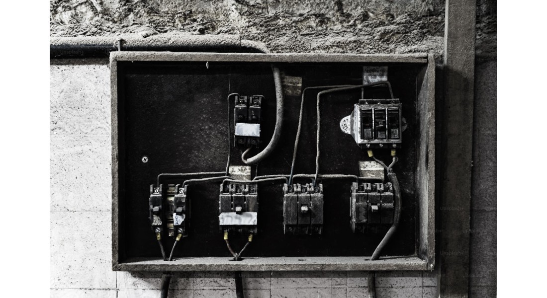 https://www.goodtogosafety.co.uk/image/cache/catalog/Blog/HighVolt-1100x600.jpg