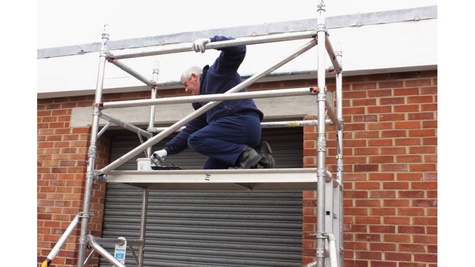 A man has died due to falling from a scaffolding tower