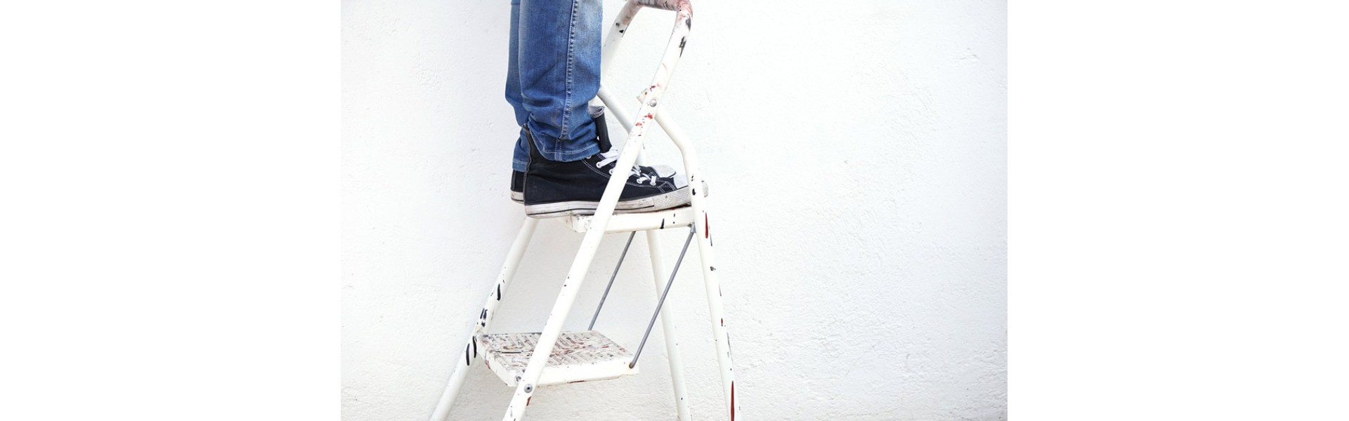 https://www.goodtogosafety.co.uk/image/cache/catalog/Blog/ladder-0-1920x600.jpg