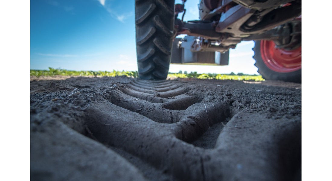 https://www.goodtogosafety.co.uk/image/cache/catalog/Blog/tractor-2654154_1280-1100x600.jpg